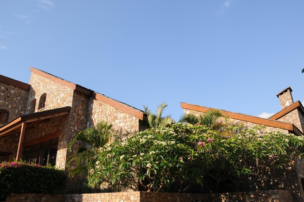 Le Jardin Du Roy Ranohira Exterior foto