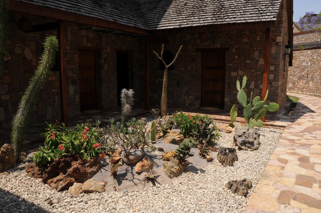 Le Jardin Du Roy Ranohira Exterior foto