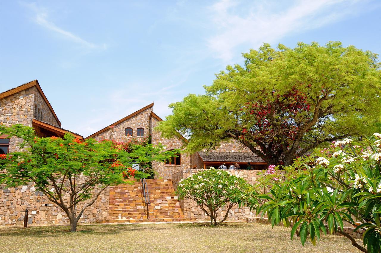 Le Jardin Du Roy Ranohira Exterior foto